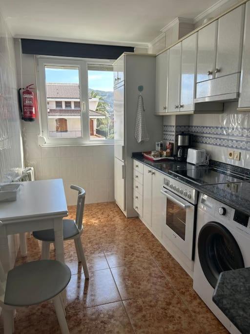 Playa De Berria -Apartamento Con Piscina Y Vistas Al Mar Santoña Extérieur photo